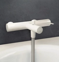 Waterevolution Flow vaňová batéria s ručnou sprchou matná biela T130BR