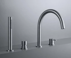 Waterevolution Flow 4-otvorová vaňová batéria pre montáž na okraj vane, úplne z nehrdzavejúcej ocele T138IE