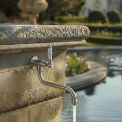 PB klasický nástenný fontánový kohútik s bielou rukoväťou na studenú vodu a dlhým výtokom, nerezová oceľ 1208853572