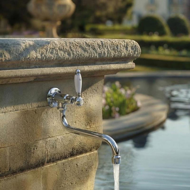 PB klasický nástenný fontánový kohútik s bielou rukoväťou, studenou vodou a dlhým výtokom, chróm 1208853612