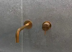 Waterevolution Flow vstavaná umývadlová batéria PVD Brúsená Meď s výtokom 21 cm T116CPE-21
