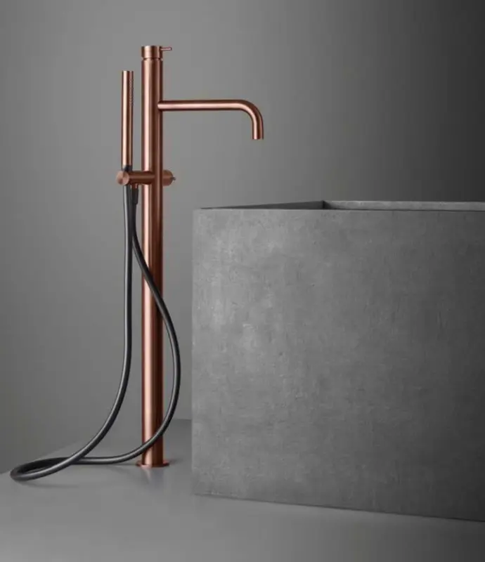 Waterevolution Flow voľne stojaca vaňová batéria s ručnou sprchou, leštená meď T133CPE