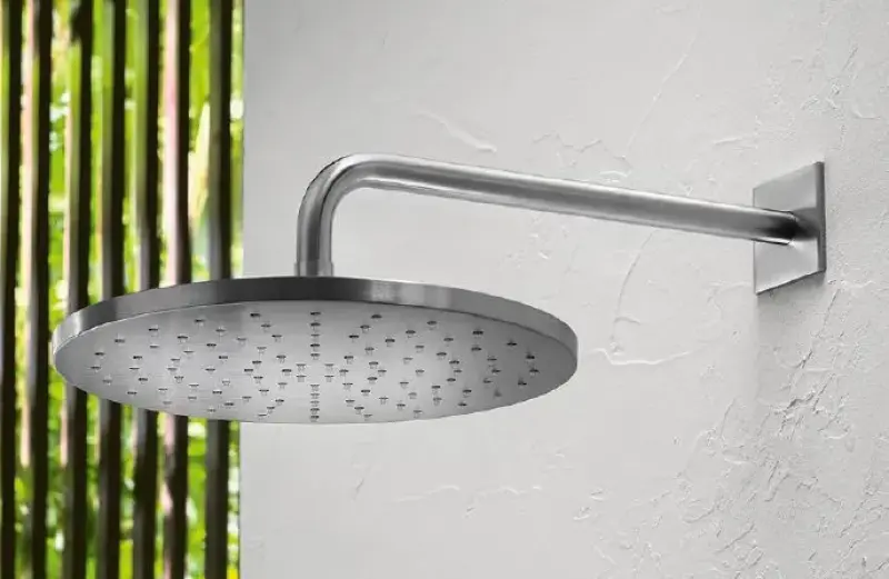 Waterevolution Flow hlavová sprcha 300 mm s nástenným pripojením z nehrdzavejúcej ocele.