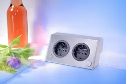 Zásuvka s 2 uzemnenými zásuvkami a USB nabíjačkou ST3900/A