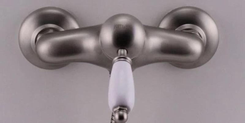 PB Nostalgická sprchová súprava s ručnou sprchou povrchová montáž nerezová oceľ.