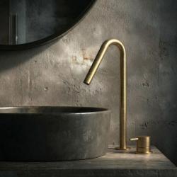 Waterevolution Flow 2-otvorová umývadlová batéria kartáčovaná mosadz s vysokým výtokom 120 mm T1122VLE