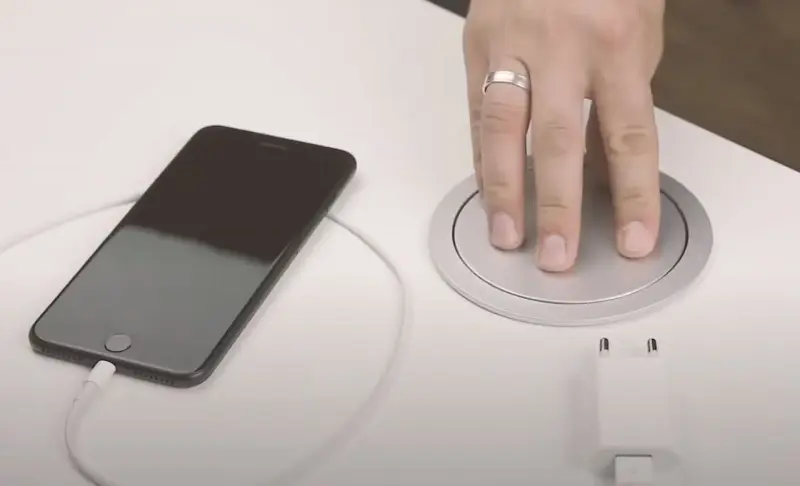 Indux Push ponoritelný zemný strieborný kuchynský zásuvkový blok v pracovnej doske s 3 zásuvkami a 2 x USB 1208957412