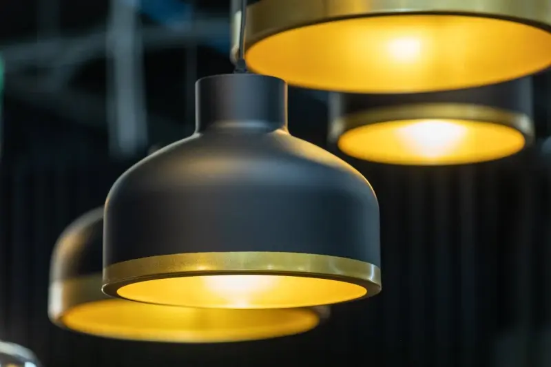 Dekor Goldi čierna zlatá moderná závesná lampa priemer 30 cm 4090