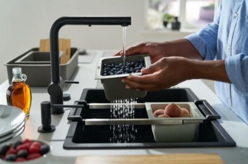 Franke Univerzálny doplnkový set All-in-one 5, krájacia doska, vložka, odkvapkávacia podložka a úložný box 112.0655.489