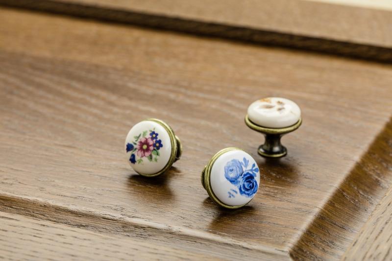 Porcelánová gombík 728-J4 antická mosadz A-Blue Rose 1208959149