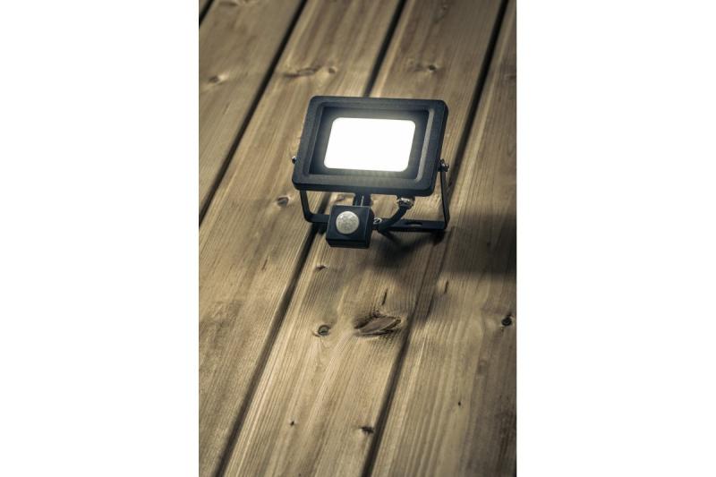 LED reflektor iNEXT s pohybovým senzorom 20 W 1600 lm, PF > 0,9, RA > 80, IP65, 120°, 6400 K, čierne telo 1208962859