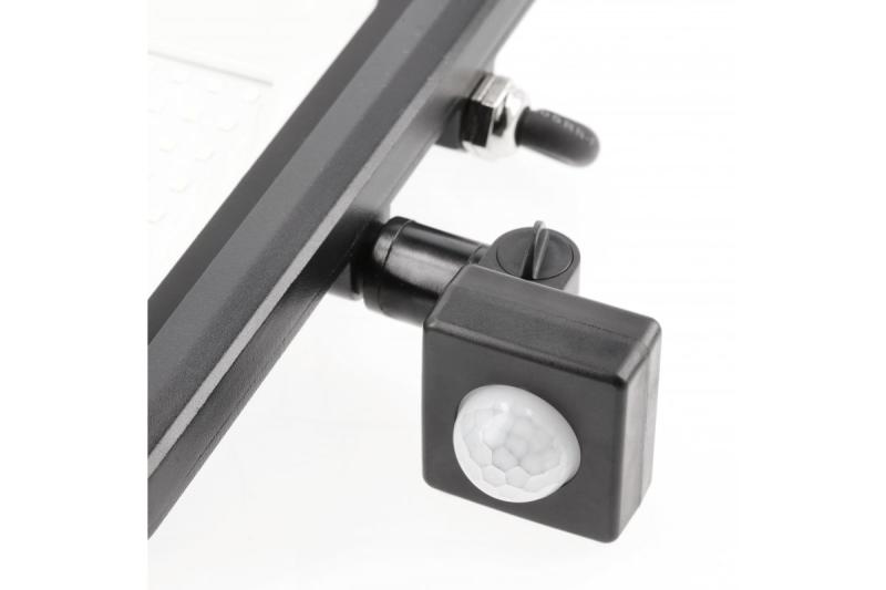 LED reflektor iNEXT so senzorom pohybu 50W 4000lm, PF>0,9, RA>80, IP65, 120°, 6400K, čierne telo 1208962862