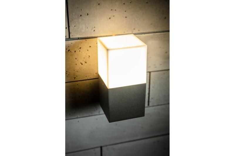 Tuindecoratiearmatuur LARGO-AU E27 MAX.15W IP44 AC220-240V 50-60Hz wandlamp met rechte bovenkant in grafitovej farbe. 1208963916
