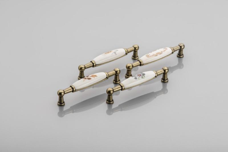 Porcelánová rukoväť 728B C=96mm antická mosadz X-zlatá ozdoba 1208965697