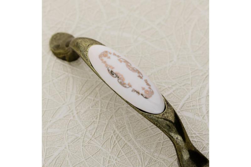 Porcelánová rukoväť 728P C=96mm antická mosadz X-zlatý ornament 1208965705
