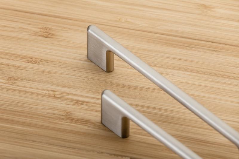 Rukoväť Zamak CAPRI, C= 256 mm, nerez 1208965956