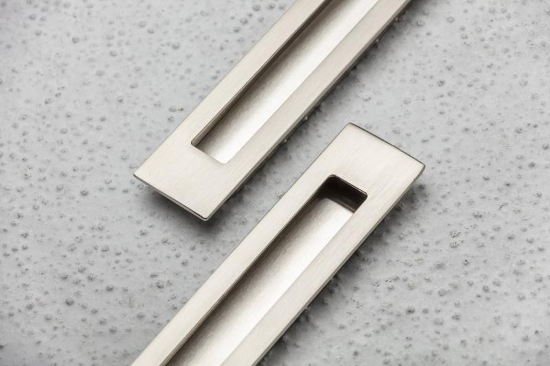 Rukoväť Zamak E6 C=128mm hliník 1208965985