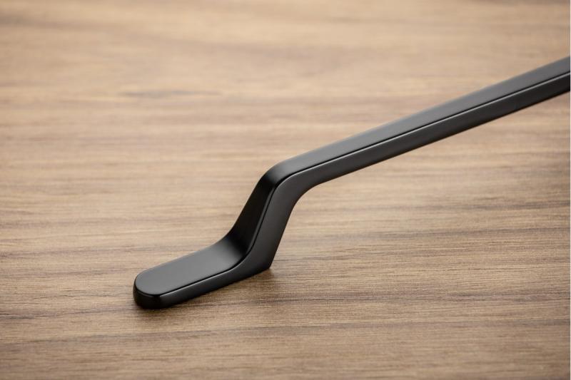 Rukoväť Zamak FLAVIO C=160 mm čierna matná 1208966020