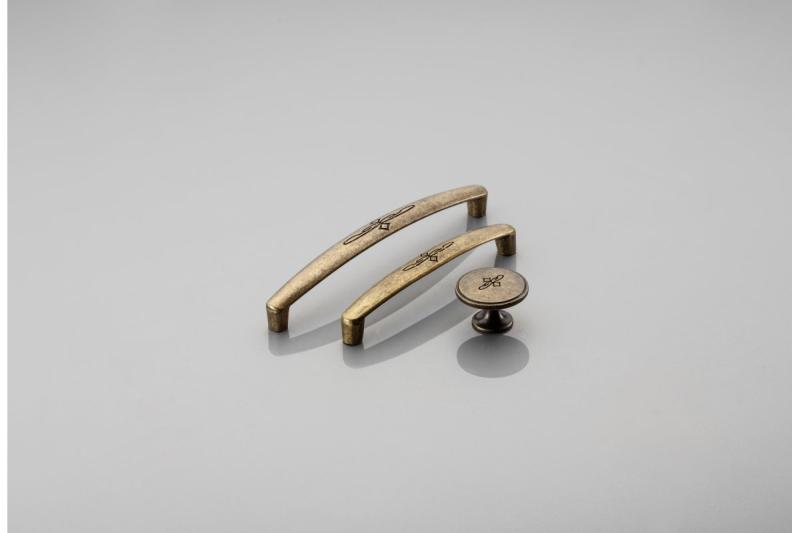 Rukoväť Zamak OLBIA C=128 mm antická mosadz 1208966174