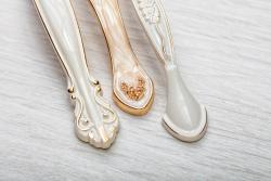 Zamaková rukoväť ROYAL1 C=96 mm biela/zlatá 1208966195