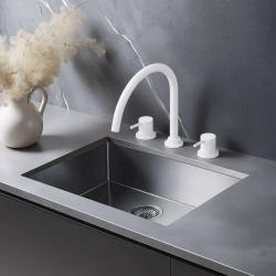 Waterevolution Flow 3-dierková kuchynská batéria s otočným výtokom a pripojením na filtrovanú vodu biela T152UBR