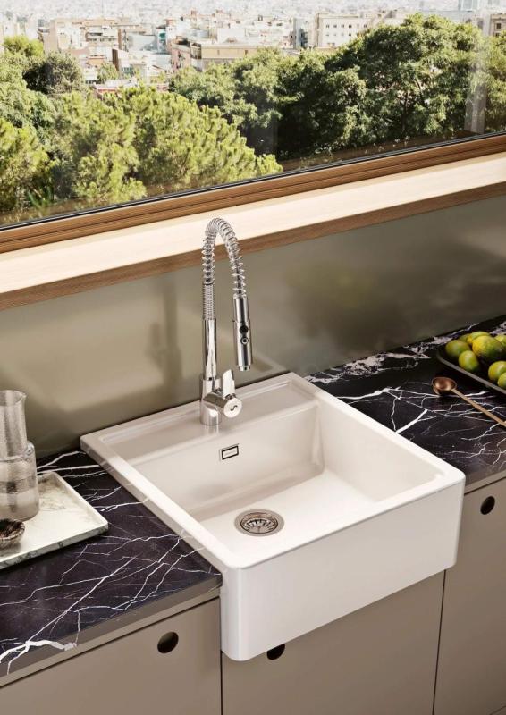 Ausmann Ceramic Panor Shade Keramický biely drez Butler – podstavný a medziinštalačný 630 x 597 mm s otvorom na batériu a matnou čiernou zátkou 1208970554