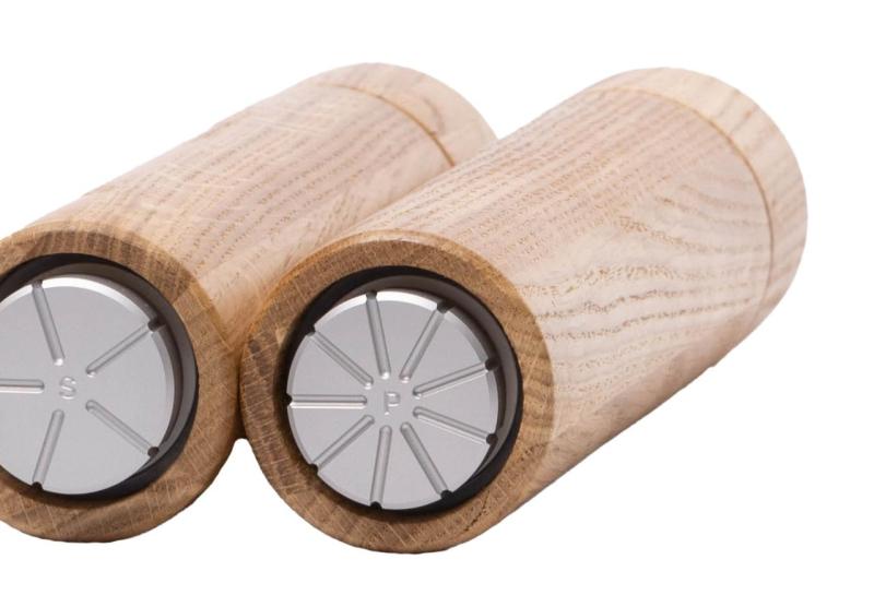 Woodsea Upside Down Oak - Dubový drevený mlynček na soľ Ø5.4x22.5 cm 1208971591