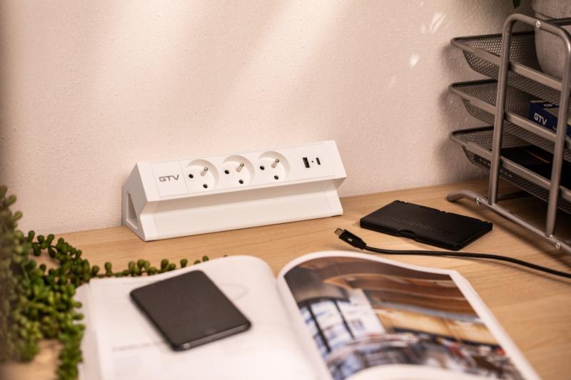 Basco nábytková zásuvka, 3 x zásuvka s uzemnením, USB A+C, 1,5 m kábel, biela s montážou