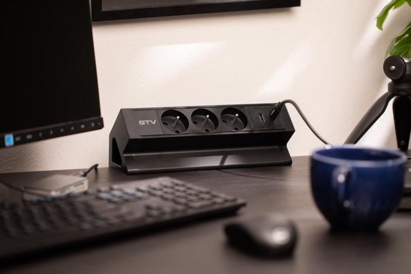 Basco nábytková zásuvka, 3 x zásuvka s uzemnením, USB A+C, 1,5m kábel, čierna s montážou