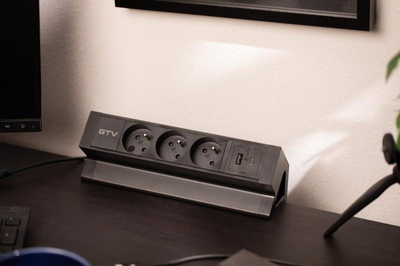 Basco nábytková zásuvka, 3 x zásuvka s uzemnením, USB A+C, 1,5m kábel, čierna s montážou