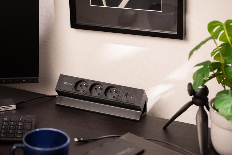Basco nábytková zásuvka, 3 x zásuvka s uzemnením, USB A+C, 1,5m kábel, čierna s montážou