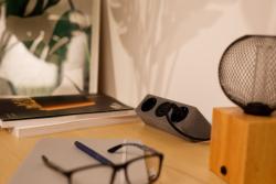 Nábytková zásuvka SOFITO, 2xSHUKO, USB A+C, kábel 1,5 m, sivý flock