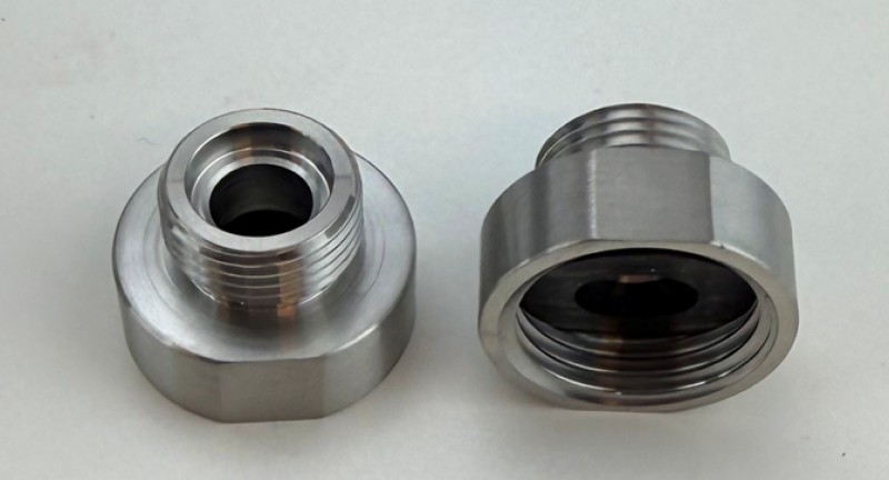 Pure.Sink Prechodová vsuvka z nehrdzavejúcej ocele s vonkajším priemerom 3/8 (samec) na vnútorný priemer 1/2 (samica) Sada 2 kusov PS3812-00