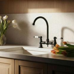 Aquanello Heritage Manor Klasická kuchynská batéria v retro štýle s mostíkom, čierna s bielou rukoväťou a okrúhlym výtokom BL-0011-HM