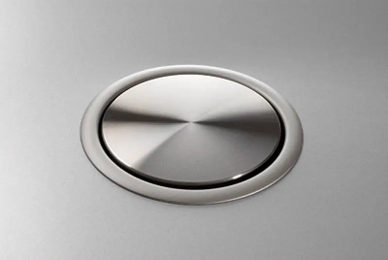 EVOline Port 3 Retractable socket outlet earth pin stainless steel cover