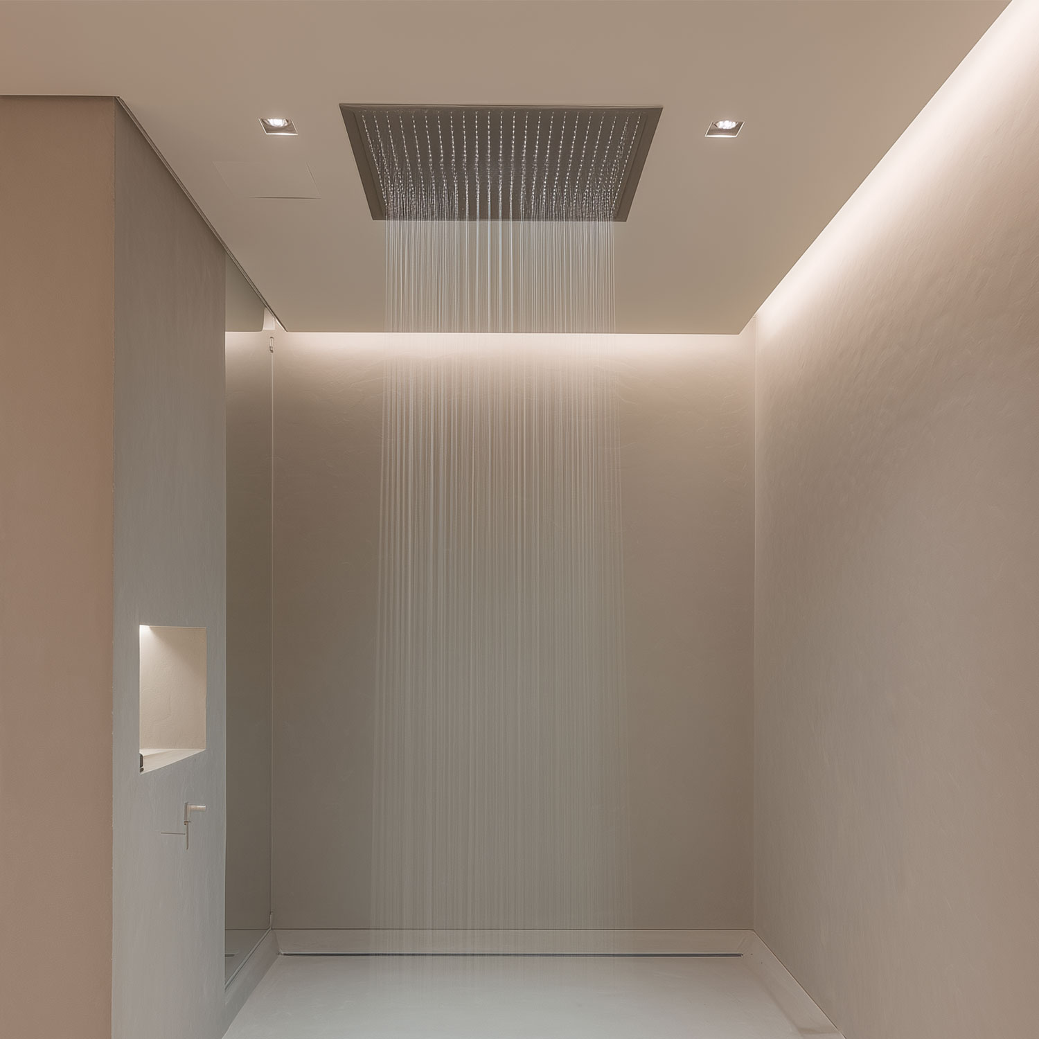 Sprchy s dažďovým efektom verzus ručné sprchy: Výhody a nevýhody dizajnu